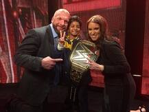 ਸੰਨੀ LION ਦੀ WWE ਦੇ ਭਲਵਾਨਾਂ ਨਾਲ ਮਸਤੀ 