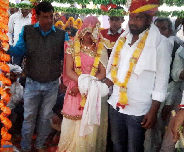 ਧਰਨੇ ਵਾਲੀ ਥਾਂ ਉੱਤੇ ਹੀ ਦੋਵਾਂ ਨੇ ਵਿਆਹ ਦੀਆਂ ਸਾਰੀਆਂ ਰਸਮਾਂ ਪੂਰੀਆਂ ਕੀਤੀਆਂ।