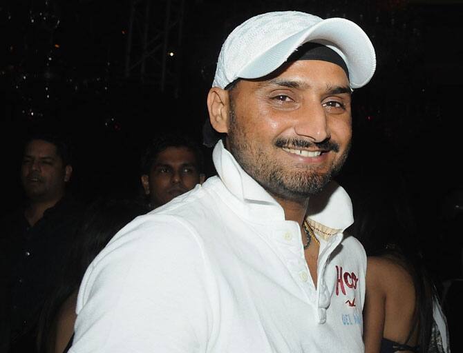 Harbhajan TurbanatorVerified account‏@harbhajan_singh 21h21 hours ago Take a bow @stevesmith49 that's an outstanding inn on that pitch actually no pitch..where it looks difficult to play every ball..IndvsAus 