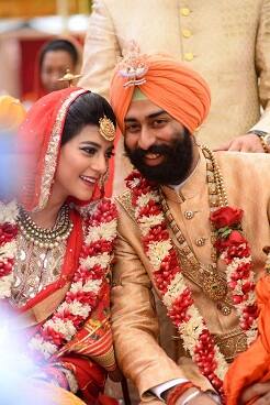 ਕੈਪਟਨ ਅਮਰਿੰਦਰ ਸਿੰਘ ਦੇ ਦੋਹਤੇ ਨਿਰਵਾਨ ਸਿੰਘ ਦਾ ਵਿਆਹ ਦਿੱਲੀ ਵਿਖੇ ਜੰਮੂ ਕਸ਼ਮੀਰ ਰਿਆਸਤ ਨਾਲ ਸਬੰਧਿਤ ਅਤੇ ਸਾਂਸਦ ਡਾਕਟਰ ਕਰਨ ਸਿੰਘ ਦੀ ਪੋਤਰੀ ਨਾਲ ਹੋਇਆ।