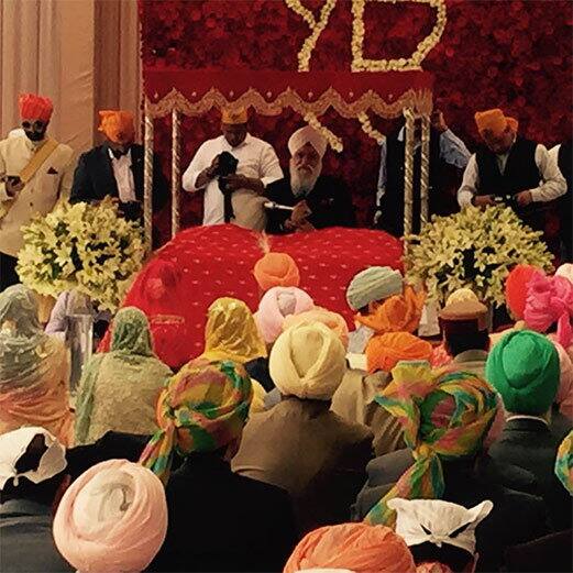 ਦੋਵਾਂ ਦਾ ਵਿਆਹ ਸਿੱਖੀ ਰੀਤੀ ਰਿਵਾਜ ਅਤੇ ਕਸ਼ਮੀਰੀ ਹਿੰਦੂ ਰੀਤੀ ਰਿਵਾਜ ਨਾਲ ਹੋਇਆ। 