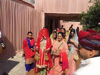 ਇਸ ਵਿਆਹ ਵਿੱਚ ਦੋਵਾਂ ਸ਼ਾਹੀ ਪਰਿਵਾਰਾਂ ਦੇ ਨਾਲ ਨਾਲ ਦੇਸ਼ ਦੇ ਰਾਜੇ ਸ਼ਾਮਲ ਹੋਏ।