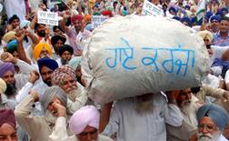 ਹਰੇਕ ਪਿੰਡ ਵਾਸੀ ਪ੍ਰਤੀ ਜੀਅ 8 ਲੱਖ ਦਾ ਕਰਜ਼ਈ