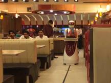 ਪਾਕਿਸਤਾਨੀ ਦੇ ਇਸ ਰੈਸਟੋਰੈਂਟ \'ਚ ਰੋਬੋਟ ਖਾਣਾ ਪਰੋਸਦੈ