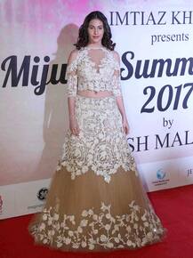 ਮੰਚ \'ਤੇ ਹਸੀਨਾਵਾਂ ਨੇ ਬਿਖੇਰਿਆ ਫੈਸ਼ਨ ਦਾ ਜਲਵਾ