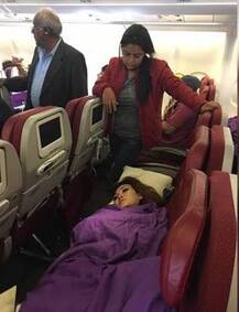 ਉੱਡਦੇ ਜਹਾਜ ਭਾਰਤੀ ਕੁੜੀ ਨੇ ਕੀਤਾ ਅਜਿਹਾ ਕੰਮ ਕਿ ਸਾਰੀ ਦੁਨੀਆ ਕਰ ਰਹੀ ਵਾਹ-ਵਾਹ