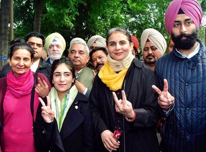 ਪੰਜਾਬ ਵਿੱਚ ਪਾਰਟੀ ਦੀ ਜਿੱਤ ਤੋਂ ਬਾਅਦ ਖੁਸ਼ੀ ਵਿੱਚ ਕੈਪਟਨ ਅਮਰਿੰਦਰ ਦਾ ਪਰਿਵਾਰ।