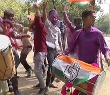 ਕਾਂਗਰਸ ਦੀ ਜਿੱਤ \'ਤੇ ਪੰਜਾਬ \'ਚ ਢੋਲ ਦੀ ਥਾਪ \'ਤੇ ਪਏ ਭੰਗੜੇ 