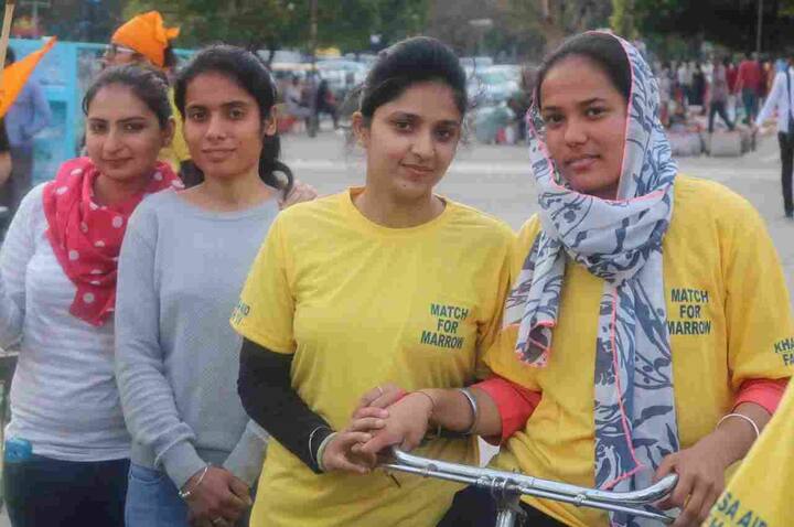 ਸੁਖਨਾ ਝੀਲ ਪਹੁੰਚਣ 'ਤੇ ਰੈਲੀ ਵਿੱਚ ਸ਼ਾਮਲ ਪ੍ਰੋ. ਪੰਡਿਤਰਾਉ ਧਨੇਰਵਰ ਨੇ ਸਾਈਕਲ ਚਲਾਉਣ ਵਾਲਿਆਂ ਨੂੰ 'ਦ ਖਾਲਸ' ਦੇ ਵਿਸ਼ੇਸ਼ ਮੈਡਲਾਂ ਨਾਲ ਸਨਮਾਨਿਤ ਕੀਤਾ ਤੇ ਤਕਰੀਬਨ ਸਾਰੇ ਸਾਈਕਲਿਸਟਾਂ ਨੇ ਇਹ ਵਾਅਦੇ ਜ਼ਿੰਦਗੀ 'ਚ ਧਾਰਨ ਕਰਨ ਦਾ ਅਹਿਦ ਲਿਆ। 
