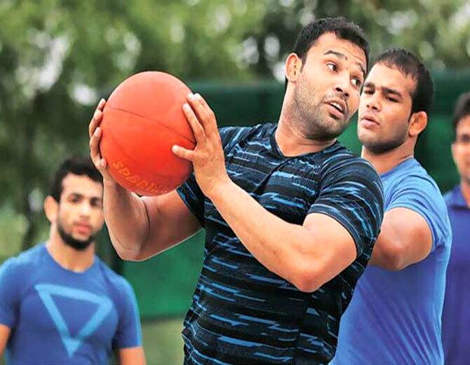 ਮੌਸਮ ਖੱਤਰੀ ਨੇ ਪਿਛਲੇ ਸਾਲ ਇਸ ਚੈਂਪੀਅਨਸ਼ਿਪ ਵਿੱਚ ਇੱਕ ਕਰੋੜ ਦਾ ਇਨਾਮ ਜਿੱਤਿਆ ਸੀ।