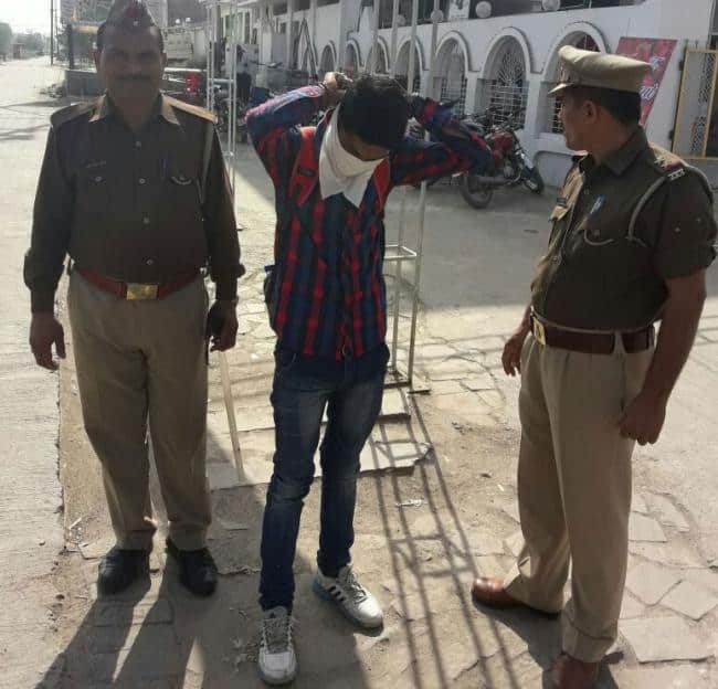 ਉੱਤਰ ਪ੍ਰਦੇਸ਼ ਦੇ ਡੀ.ਜੀਪੀ ਅਨੁਸਾਰ ਵੀਡੀਓ ਕਾਨਫਰੰਂਸਿੰਗ ਰਾਹੀ ਸਾਰੇ ਜ਼ਿਲ੍ਹਾ ਅਧਿਕਾਰੀਆਂ ਐਂਟੀ ਰੋਮੀਓ ਦਲ ਬਣਾਉਣ ਦੇ ਹੁਕਮ ਦਿੱਤੇ ਗਏ ਹਨ। 
