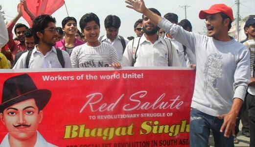 ਡਰੀ ਹੋਈ ਬ੍ਰਿਟਿਸ਼ ਹਕੂਮਤ ਨੇ ਮਿਥੀ ਤਰੀਕ ਤੋਂ ਇੱਕ ਦਿਨ ਪਹਿਲਾਂ 23 ਮਾਰਚ, 1931 ਦੀ ਸ਼ਾਮ 7 ਵਜੇ ਤਿੰਨਾਂ ਨੂੰ ਫਾਂਸੀ ਦੇ ਦਿੱਤੀ। ਉਸ ਦੇ ਬਾਅਦ ਭਗਤ ਸਿੰਘ, ਰਾਜਗੁਰੂ ਤੇ ਸੁਖਦੇਵ ਦੀਆਂ ਦੇਹਾਂ ਟੁੱਟੇ-ਟੁੱਟੇ ਕਰਕੇ ਅੰਗਰੇਜ਼ ਉਨ੍ਹਾਂ ਨੂੰ ਲਾਹੌਰ ਦੇ ਪਿਛਲੀ ਦੀਵਾਰ ਤੋੜ ਕੇ ਸਤਲੁਜ ਦਰਿਆ ਦੇ ਕਿਨਾਰੇ ਲਿਆਏ ਤੇ ਰਾਤ ਦੇ ਹਨੇਰੇ ਵਿੱਚ ਬਿਨਾ ਰੀਤੀ ਰਿਵਾਜ ਦੇ ਜਲਾ ਦਿੱਤਾ।