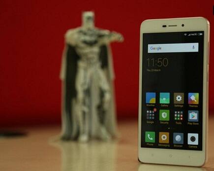 ਰੇਡਮੀ 4A ਵਿੱਚ ਪਾਲੀਕਾਰਬੋਨੇਡ ਬਾਡੀ ਦਿੱਤੀ ਗਈ ਹੈ। ਹਾਈਬ੍ਰਿਡ ਡਿਊਲ ਸਿੰਮ ਸਲਾਟ ਦਿੱਤੇ ਗਏ ਹਨ। ਇਸ ਨੂੰ ਯੂਜ਼ਰ ਐਸ.ਡੀ. ਕਾਰਡ ਸਲਾਟ ਵਜੋਂ ਵੀ ਇਸਤੇਮਾਲ ਕਰ ਸਕਦਾ ਹੈ। ਸਮਾਰਟਫੋਨ ਵਿੱਚ ਮਾਰਸ਼ਮੈਲੋ 6.0 ਬੇਸਡ MIUI 8 ਆਪਰੇਟਿੰਗ ਸਿਸਟਮ ਦਿੱਤਾ ਗਿਆ ਹੈ।