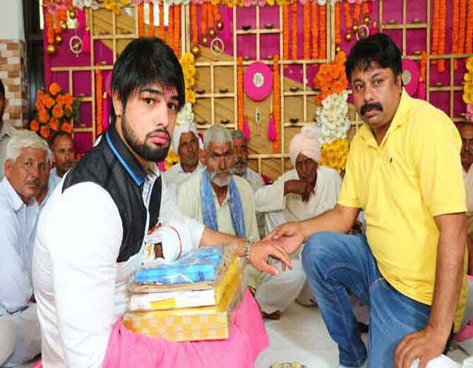 ਵਿਆਹ ਸਮਾਗਮ ਰੋਹਤਕ ਨੇੜਲੇ ਪਿੰਡ ਬੌਹਰ ਸਥਿਤ ਨਾਂਦਲ ਭਵਨ ਵਿੱਚ ਹੋਇਆ। ਇਸ ਦੇ ਲਈ ਭਵਨ ਨੂੰ ਖ਼ਾਸ ਤੌਰ ਉੱਤੇ ਸਜਾਇਆ ਗਿਆ ਸੀ।