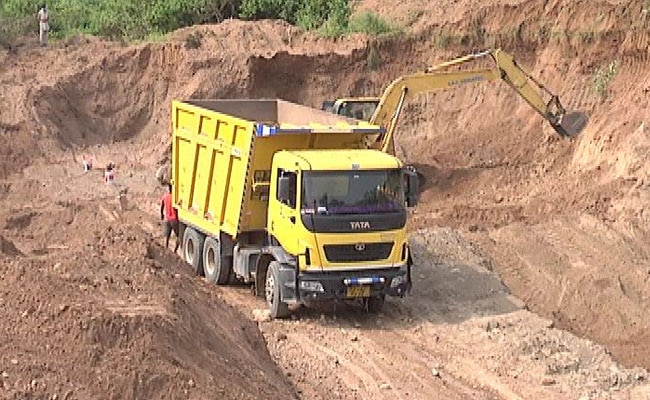 Illegal Mining in Punjab, FIR on Bains, Police Officers Involved can be in big trouble ਗੈਰਕਾਨੂੰਨੀ ਮਾਈਨਿੰਗ ਮਾਮਲੇ 'ਚ ਫਸਣਗੇ ਅਫਸਰ! ਬੈਂਸ 'ਤੇ ਕੀਤੀ ਸੀ FIR ਦਰਜ