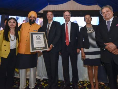ਗੁਰਦੁਆਰਾ ਗੁਰੂ ਨਾਨਕ ਦਰਬਾਰ ਦੇ ਚੇਅਰਮੈਨ ਸੁਰਿੰਦਰ ਕੰਧਾਰੀ ਨੇ ਕਿਹਾ ਕਿ ਸਿੱਖ ਧਰਮ ਹਮੇਸ਼ਾ ਵੱਖਰੇਵੇਂ ਦੀ ਇੱਜ਼ਤ ਕਰਦਾ ਹੈ ਕਿਉਂਕਿ ਇਹ ਸਿੱਖ ਧਰਮ ਦੇ ਵਿਸ਼ਵਾਸ ਤੇ ਭਰੋਸੇ ਦਾ ਹਿੱਸਾ ਹੈ। ਉਨ੍ਹਾਂ ਕਿਹਾ ਕਿ ਉਹ ਸਭ ਇਨਸਾਨਾਂ ਨੂੰ ਬਰਾਬਰ ਦੀ ਇੱਜ਼ਤ ਦਿੰਦੇ ਹਨ। 