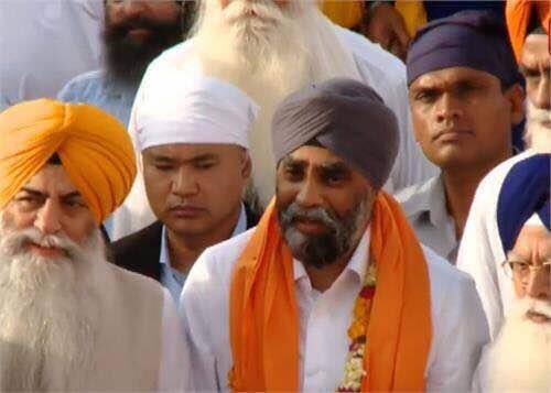 ਦਰਬਾਰ ਸਾਹਿਬ ਵਿਖੇ ਹਰਜੀਤ ਸਿੰਘ ਸੱਜਣ।