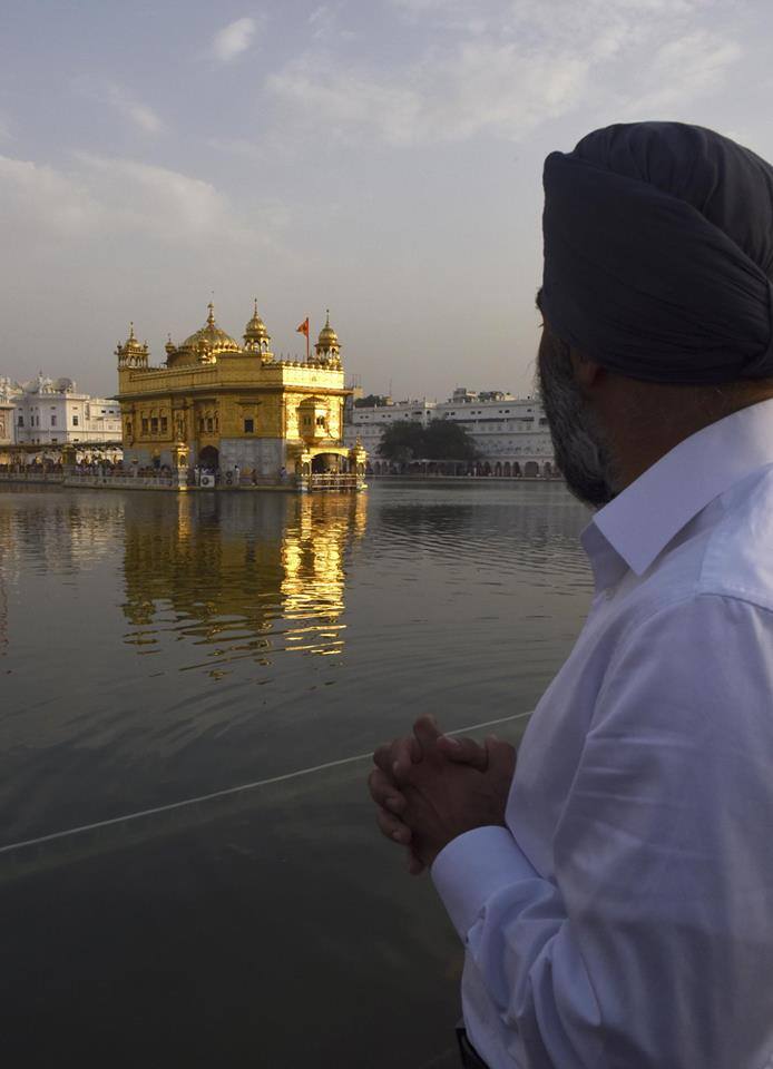 ਇਸ ਦੌਰਾਨ ਸਭ ਤੋਂ ਪਹਿਲਾਂ ਉਹ ਸੱਚਖੰਡ ਸ੍ਰੀ ਹਰਿਮੰਦਰ ਸਾਹਿਬ ਨਤਮਸਤਕ ਹੋਏ।