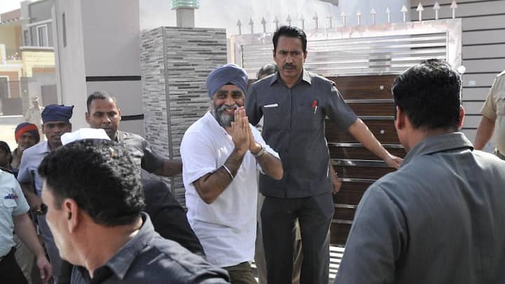 ਹਰਜੀਤ ਸਿੰਘ ਸੱਜਣ ਦਾ ਉਨਾਂ ਦੇ ਜੱਦੀ ਪਿੰਡ ਬੰਬੇਲੀ ਜ਼ਿਲਾ ਹੁਸ਼ਿਆਰਪੁਰ ਵਿੱਚ ਸ਼ਾਨਦਾਰ ਸੁਆਗਤ ਕੀਤਾ ਗਿਆ।
