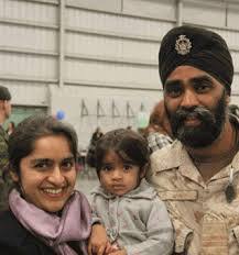 ਰਾਜਨੀਤੀ ਵਿੱਚ ਆਉਣ ਤੋਂ ਪਹਿਲਾਂ ਸੱਜਣ ਕੈਨੇਡਾ ਦੀ ਸੈਨਾ ਵਿੱਚ ਸਨ। 