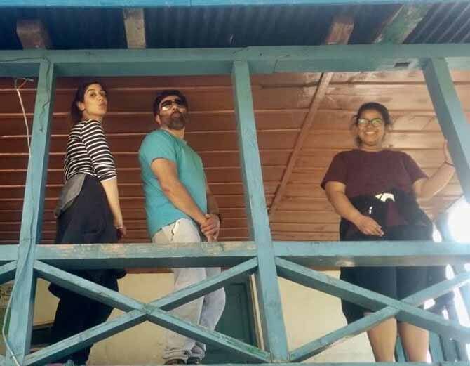 ਐਕਟਰ ਸੰਨ੍ਹੀ ਦਿਉਲ ਨੇ ਇਹਨੀਂ ਦਿਨੀਂ ਮਨਾਲੀ ਨੇੜਲੇ ਪਿੰਡ ਸ਼ਲੀਣ ਵਿੱਚ ਡੇਰੇ ਲਾਏ ਹੋਏ ਹਨ। 