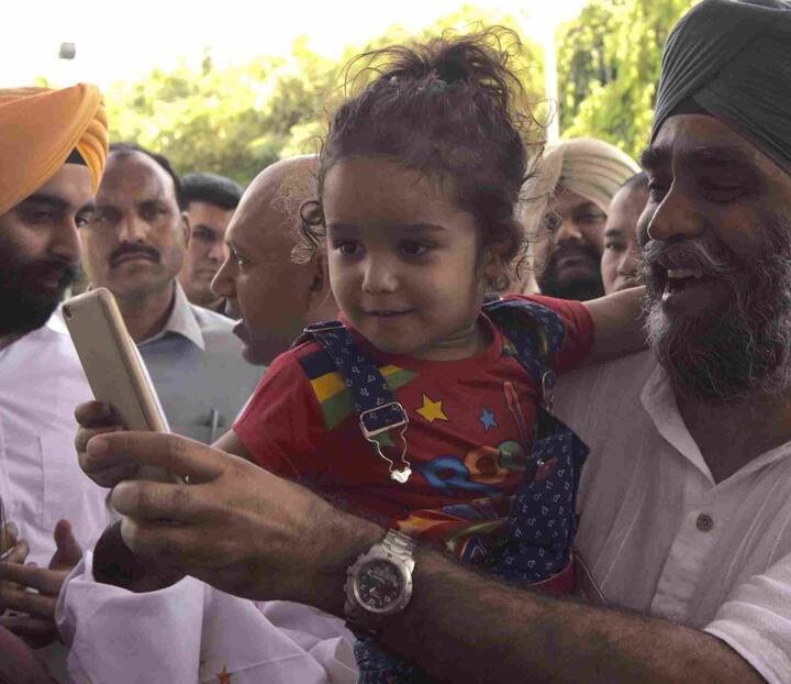 17 ਅਪ੍ਰੈਲ ਨੂੰ ਭਾਰਤ ਦੌਰੇ ਤੇ ਪਹੁੰਚੇ ਕੈਨੇਡਾ ਦੇ ਰੱਖਿਆ ਮੰਤਰੀ ਹਰਜੀਤ ਸਿੰਘ ਸੱਜਣ ਦਾ ਦੌਰਾ ਬੀਤੇ ਦਿਨ ਸਮਾਪਤ ਹੋ ਗਿਆ। ਦੌਰੇ 'ਤੇ ਭਾਰਤ ਪਹੁੰਚਣ ਤੋਂ ਪਹਿਲਾਂ ਹਰਜੀਤ ਸਿੰਘ ਸੱਜਣ ਨੇ ਆਪਣੇ ਟਵਿੱਟਰ ਤੇ ਲਿਖਿਆ ਸੀ ''ਮੈਂ ਕੈਨੇਡਾ ਦੇ ਰੱਖਿਆ ਮੰਤਰੀ ਦੇ ਤੌਰ 'ਤੇ ਭਾਰਤ ਵਿੱਚ ਆਪਣੇ ਪਹਿਲੇ ਦੌਰੇ 'ਤੇ ਹਾਂ।''