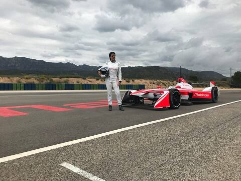 ਬਾਰਸੀਲੋਨਾ ਵਿੱਚ ਵੀਰਵਾਰ ਨੂੰ ਗੁੱਲ ਨੇ ਇਹ ਰੇਸਿੰਗ ਕਾਰ ਚਲਾਈ। 