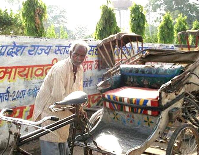 ਬੀ ਏ ਕਰਨ ਤੋਂ ਬਾਅਦ 2006 ਵਿੱਚ ਗੋਬਿੰਦ ਨੇ ਸਿਵਲ ਸਰਵਿਸ ਦੀ ਪੜਾਈ ਕਰਨੀ ਸ਼ੁਰੂ ਕਰ ਦਿੱਤੀ ਅਤੇ 2007 ਵਿੱਚ ਉਹ ਇਮਤਿਹਾਨ ਪਾਸ ਕਰ ਗਿਆ। 