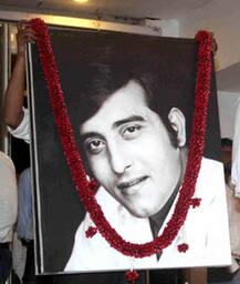 ਵਿਨੋਦ ਖੰਨਾ ਦੇ ਭੋਗ \'ਤੇ ਪਹੁੰਚਿਆ ਬਾਲੀਵੁੱਡ