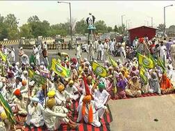 ਮੁਆਵਜ਼ੇ ਲਈ ਡਟੇ ਕਿਸਾਨ, ਬਠਿੰਡਾ 'ਚ ਲਾਇਆ ਜਾਮ