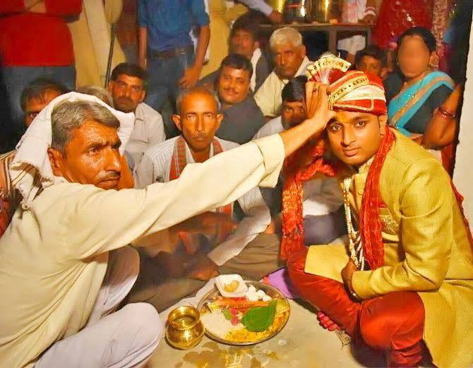 ਐਡੀਸ਼ਨਲ ਐਸਪੀ ਬੀਕੇ ਮਿਸ਼ਰਾ ਨੇ ਦੱਸਿਆ ਮਾਮਲੇ ਦਾ ਪਤਾ ਲੱਗਾ ਹੈ ਕਿ ਅਸ਼ੋਕ ਦੇ ਪਿਤਾ ਰਾਮ ਹੇਤ ਦਾ ਕਹਿਣਾ ਹੈ ਕਿ ਉਸ ਦੇ ਲੜਕੇ ਨੇ ਅਜਿਹਾ ਕਿਉਂ ਕੀਤਾ, ਇਹ ਹਾਲੇ ਤੱਕ ਸਮਝ ਨਹੀਂ ਆਇਆ। ਪੁਲਿਸ ਅਸ਼ੋਕ ਉਸ ਦੀ ਪ੍ਰੇਮਿਕਾ ਤੇ ਉਸ ਦੇ ਨਾਲ ਆਏ ਦੂਸਰੇ ਲੋਕਾਂ ਦੀ ਤਲਾਸ਼ ਕਰ ਰਹੀ ਹੈ। 