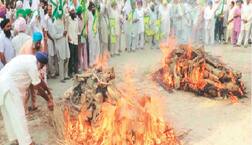 ਪਿੰਡਾਂ ਹਰ ਰੋਜ਼ ਸਿੱਖ ਮਰ ਰਹੇ ਸ਼੍ਰੋਮਣੀ ਗੁਰਦੁਆਰਾ ਪ੍ਰਬੰਧਕ ਕਮੇਟੀ ਘੂਕ ਸੁੱਤੀ ਪਈ