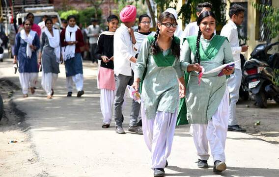 ਸਰਕਾਰੀ ਸਕੂਲਾਂ ਦੇ ਵਿਦਿਆਰਥੀਆਂ ਨੇ ਗੱਡੇ ਝੰਡੇ, ਪਾਸ ਹੋਣ ਵਾਲਿਆਂ ਨੇ ਬਣਾਇਆ ਰਿਕਾਰਡ