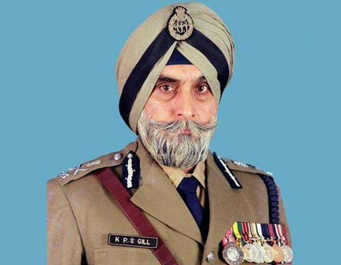 ਵਿਵਾਦ ਗਿੱਲ ਦੇ ਨਾਲ ਨਾਲ ਚੱਲੇ। ਡਿਊਟੀ ਦੌਰਾਨ ਵੀ ਤੇ ਪੁਲਿਸ ਤੋਂ ਸੇਵਾ ਮੁਕਤ ਹੋਣ ਤੋਂ ਬਾਅਦ ਵੀ ਵਿਵਾਦ ਨੇ ਗਿੱਲ ਦਾ ਪਿੱਛਾ ਨਹੀਂ ਛੱਡਿਆ।