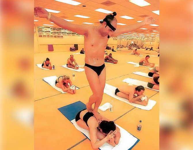  ਬਿਕਰਮ ਚੌਧਰੀ ਨੇ ਇਸ ਮਾਮਲੇ ਵਿੱਚ 45 ਕਰੋੜ ਰੁਪਏ ਦੀ ਰਾਸ਼ੀ ਸ਼ਿਕਾਇਤ ਕਰਤਾ ਨੂੰ ਨਹੀਂ ਦੇ ਪਾਇਆ ਜਿਸ ਦੇ ਕਾਰਨ ਉਸ ਨੇ ਫਿਰ ਤੋਂ ਸ਼ਿਕਾਇਤ ਕੀਤੀ ਹੈ।