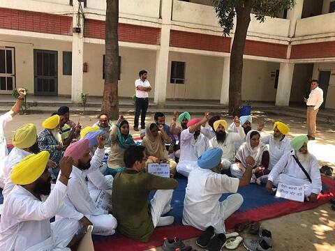 ਇਸ ਦੌਰਾਨ ਚੰਡੀਗੜ੍ਹ ਪੁਲਿਸ ਨੇ ਆਮ ਆਦਮੀ ਪਾਰਟੀ ਦੇ ਵਿਧਾਇਕਾਂ ਨੂੰ ਗ੍ਰਿਫ਼ਤਾਰ ਵੀ ਕੀਤਾ ਅਤੇ ਥਾਣੇ ਲੈ ਗਏ।