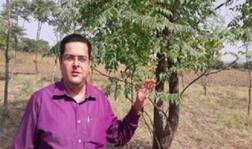 ਕਿਸਾਨ ਦਾ ਕਮਾਲ: ਬੰਜਰ ਜ਼ਮੀਨ ਤੋਂ ਕਰੋੜਾਂ ਰੁਪਏ ਕਮਾ ਰਿਹਾ...