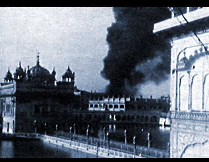 ਚਾਰ ਜੂਨ ਦੀ ਗੋਲੀਬਾਰੀ ਕਾਰਨ ਹਰਿਮੰਦਰ ਸਾਹਿਬ ਦੀ ਨਿੱਤ ਦੀ ਮਰਿਯਾਦਾ ਭੰਗ ਹੋਈ, ਕਿਉਂਕਿ ਰਾਤ ਨੂੰ ਸੁਖ ਆਸਨ ਉਪਰੰਤ ਸ੍ਰੀ ਗੁਰੂ ਗ੍ਰੰਥ ਸਾਹਿਬ ਜੀ ਦਾ ਪਾਵਨ ਸਰੂਪ ਜਿਸ ਨੂੰ ਹਰ ਰੋਜ ਸ੍ਰੀ ਅਕਾਲ ਤਖਤ ਸਾਹਿਬ ਉਪਰ ਸੁਸੋਭਿਤ ਕੀਤਾ ਜਾਂਦਾ ਸੀ।