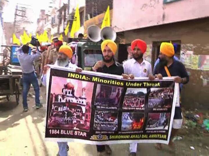 ਅੰਮ੍ਰਿਤਸਰ: ਕੱਲ੍ਹ ਮਨਾਏ ਜਾ ਰਹੇ ਘੱਲੂਘਾਰਾ ਦਿਵਸ ਤੋਂ ਠੀਕ ਇੱਕ ਦਿਨ ਪਹਿਲਾਂ ਅੱਜ ਸਿਮਰਨਜੀਤ ਸਿੰਘ ਮਾਨ ਤੇ ਸਰਬੱਤ ਖਾਲਸਾ ਵੱਲੋਂ ਥਾਪੇ ਤਖ਼ਤ ਸ੍ਰੀ ਕੇਸਗੜ੍ਹ ਸਾਹਿਬ ਦੇ ਜਥੇਦਾਰ ਭਾਈ ਅਮਰੀਕ ਸਿੰਘ ਅਜਨਾਲਾ ਦੀ ਅਗਵਾਈ ਹੇਠ ਗੁਰਦਵਾਰਾ ਲੋਹਗੜ੍ਹ ਸਾਹਿਬ ਤੋਂ ਇਨਸਾਫ ਮਾਰਚ ਆਰੰਭ ਕੀਤਾ ਗਿਆ।