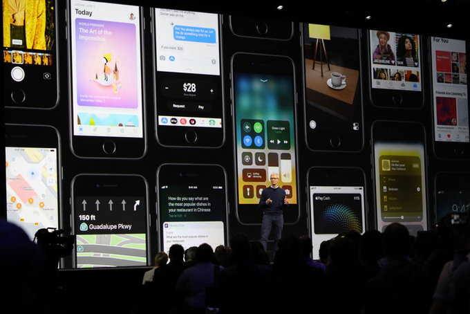  10.5 ਇੰਚ ਵਾਲੇ 64 GB ਵਰਜਨ ਦੀ ਕੀਮਤ 42 ਹਜ਼ਾਰ ਰੁਪਏ ਅਤੇ 12.9 ਇੰਚ 64 GB ਵਰਜਨ ਦੀ ਕੀਮਤ 52 ਹਜ਼ਾਰ ਹੈ। ਇਸ ਦੀ ਬੈਟਰੀ ਲਾਈਵ 10 ਘੰਟੇ ਦੀ ਹੈ। ਇਸ ਵਿੱਚ ਉਹ ਕੈਮਰਾ ਹੈ ਜੋ iPhone7 ਵਿੱਚ ਦਿੱਤਾ ਗਿਆ ਹੈ। 