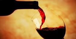 ਬੰਦੇ ਨੇ ਆਰਡਰ ਕੀਤੀ ਸਸਤੀ ਪਰ ਬਾਰ ਵਾਲਿਆਂ ਦੇ ਦਿੱਤੀ ਲੱਖਾਂ ਰੁਪਏ ਦੀ ਕੀਮਤੀ ਸ਼ਰਾਬ, ਜਾਣੋ ਫਿਰ ਕੀ ਹੋਇਆ