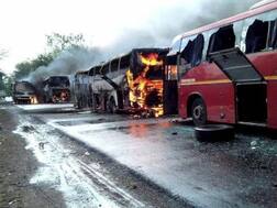 ਕਿਸਾਨਾਂ ਨੂੰ ਚੜ੍ਹਿਆ ਹੋਰ ਰੋਹ, ਗੱਡੀਆਂ ਨੂੰ ਲਾਈ ਅੱਗ