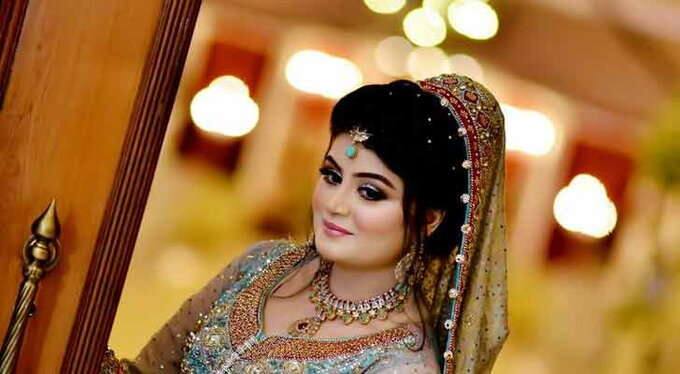 ਸਰਫ਼ਰਾਜ਼ ਦਾ ਜਨਮ 22 ਮਈ 1987 ਨੂੰ ਪਾਕਿਸਤਾਨ ਦੇ ਕਰਾਚੀ ਵਿੱਚ ਹੋਇਆ ਸੀ।