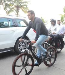 \'ਟਿਊਬਲਾਈਟ\' ਦੀ ਪ੍ਰਮੋਸ਼ਨ ਲਈ ਸਲਮਾਨ ਨੇ ਚਲਾਈ ਸਾਈਕਲ