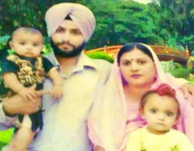  ਸ਼ਹੀਦ ਆਪਣੇ ਪਿੱਛੇ ਆਪਣੀ ਪਤਨੀ ਤੇ ਤਿੰਨ ਬੱਚਿਆਂ ਨੂੰ ਛੱਡ ਗਿਆ।