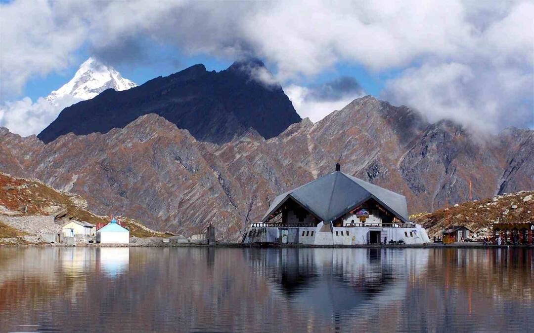 Winter sets in, portals of Hemkunt Sahib closed for pilgrims Hemkund Sahib: ਹੇਮਕੁੰਟ ਸਾਹਿਬ ਦੇ ਦਰਵਾਜ਼ੇ ਸਰਦੀਆਂ ਲਈ ਹੋਏ ਬੰਦ, ਇਸ ਵਾਰ ਸਿਰਫ 36 ਦਿਨ ਚੱਲੀ ਯਾਤਰਾ