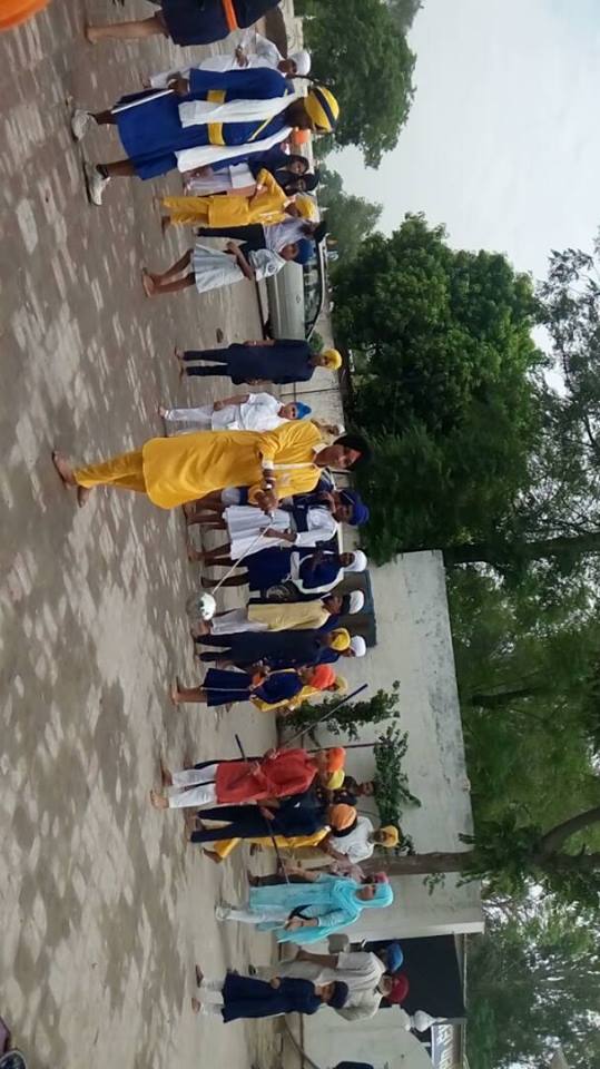 ਅੰਬ ਸਾਹਿਬ ਪਹੁੰਚੀ ਸੰਗਤ ਨੇ ਬਾਣਿਆਂ ਵਿੱਚ ਸਜੇ ਛੋਟੇ-ਵੱਡੇ ਜੁਝਾਰੂਆਂ ਵੱਲੋਂ ਦਿਖਾਈ ਮਾਰਸ਼ਲ ਕਲਾ ਦਾ ਆਨੰਦ ਮਾਣਿਆ।