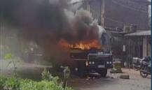 ਜ਼ਮੀਨ ਐਕਵਾਇਰ ਕਰਨ ਤੋਂ ਭੜਕੇ ਕਿਸਾਨ, ਪੁਲਿਸ ਦੀਆਂ ਗੱਡੀਆਂ ਸਾੜੀਆਂ