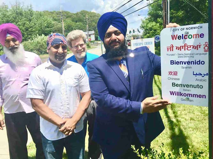 ਇਸ ਪ੍ਰਾਪਤੀ ਦਾ ਸਹਿਰਾ ਵਾਸ਼ਿੰਗਟਨ ਵਿੱਚ ਐਫਬੀਆਈ ਡਾਇਰੈਕਟਰ ਆਫ ਕਮਿਊਨਿਟੀ ਲੀਡਰਸ਼ਿਪ ਐਵਾਰਡ ਹਾਸਲ ਕਰਨ ਵਾਲੇ ਸਿੱਖ ਨੌਜਵਾਨ ਸਵਰਨਜੀਤ ਸਿੰਘ ਖਾਲਸਾ ਸਮੇਤ ਨਾਰਵਿਚ ਦੇ ਸਮੁੱਚੇ ਸਿੱਖ ਭਾਈਚਾਰੇ ਨੂੰ ਜਾਂਦਾ ਹੈ।