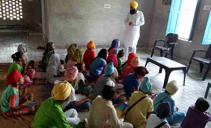 ਮਾਨਸਾ:- 28 ਸਾਲ ਦੀ ਉਮਰ ਵਿੱਚ ਸ਼੍ਰੋਮਣੀ ਗੁਰਦੁਆਰਾ ਪ੍ਰਬੰਧਕ ਕਮੇਟੀ ਮੈਂਬਰ ਦੀ ਚੋਣ ਜਿੱਤ ਕੇ ਸਭ ਤੋਂ ਛੋਟੀ ਉਮਰ ਦੇ ਐਸਜੀਪੀਸੀ ਮੈਂਬਰ ਵਜੋਂ ਆਪਣੀ ਪਹਿਚਾਣ ਬਣਾਉਣ ਵਾਲੇ ਵਾਲੇ ਗੁਰਪ੍ਰੀਤ ਸਿੰਘ ਝੱਬਰ ਧਰਮ ਦੇ ਪ੍ਰਸਾਰ ਲਈ ਸਦਾ ਯਤਨਸ਼ੀਲ ਰਹਿੰਦੇ ਹਨ।